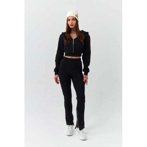 Tracksuit with a short zipped sweatshirt - black