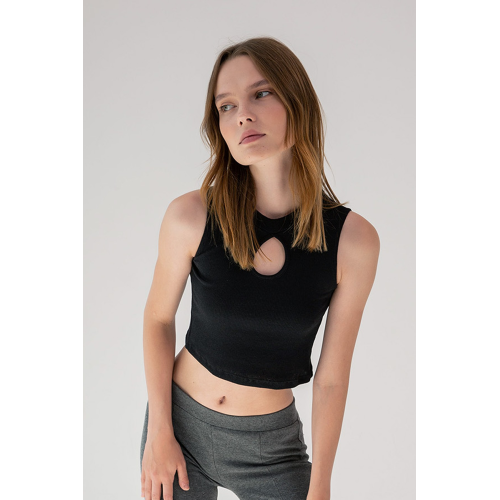 Crop top with teardrop cutout - black